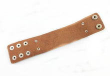 Ladda in bilden i Gallerivisaren, Armband av läder Cool moose Brun