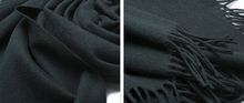 Ladda in bilden i Gallerivisaren, Stor och klassisk ullsjal/halsduk med fransar- Mörkgrön